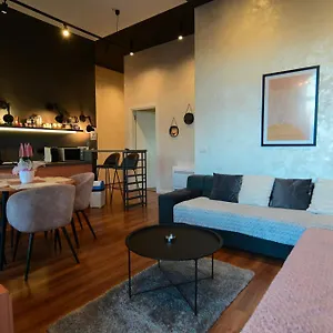 https://stylish-two-bedroom-house-with-private-pool.albaniahotels.org